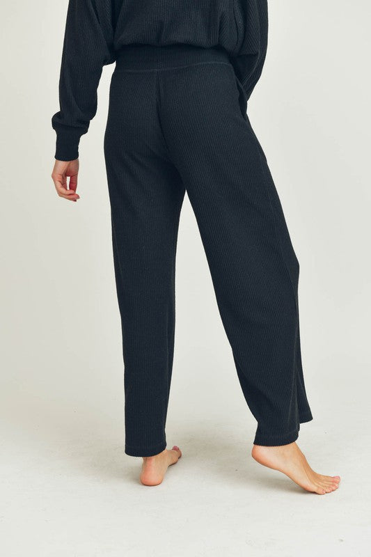 These wide-legged trousers are IT